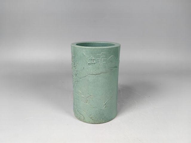 古玩陶瓷晚清民國湖水綠浮雕風景山水紋筆筒真品鑒賞圖