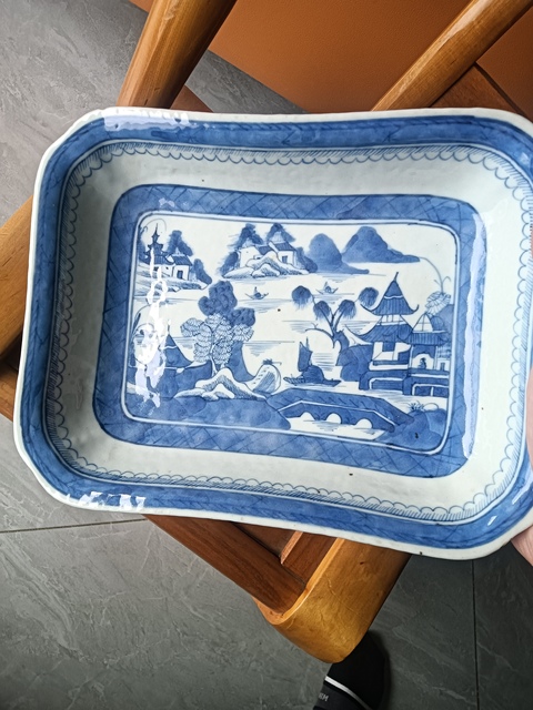 古玩陶瓷樓臺亭閣山水紋青花盤真品鑒賞圖