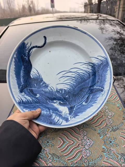 古玩陶瓷民國·青花雙虎紋盤 真品鑒賞圖