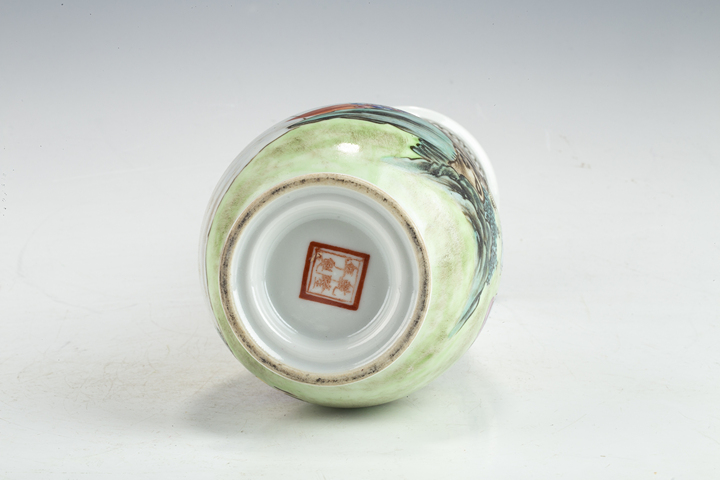 古玩陶瓷民國·粉彩桃花源記人物紋琵琶瓶
真品鑒賞圖