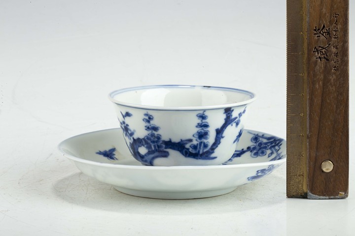 古玩陶瓷清康熙·青花過枝梅花紋杯碟一套
真品鑒賞圖