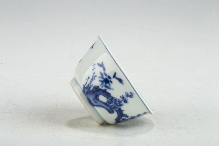 古玩陶瓷清康熙·青花過枝梅花紋杯碟一套
真品鑒賞圖