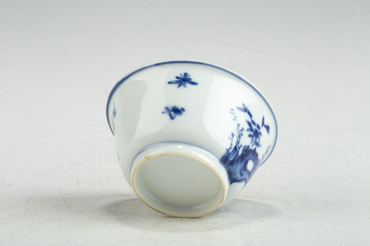 古玩陶瓷清康熙·青花過枝梅花紋杯碟一套
真品鑒賞圖