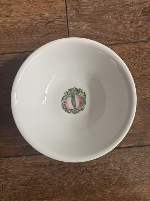 古玩陶瓷花蝶紋粉彩碗真品鑒賞圖