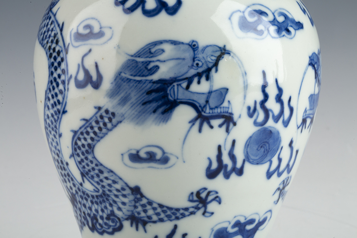 古玩陶瓷清晚期·青花雙龍戲珠紋花觚真品鑒賞圖