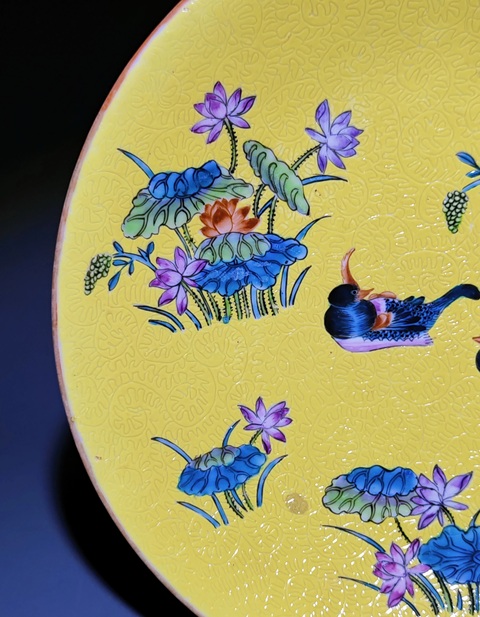 古玩陶瓷蓮池游禽滿池嬌粉彩盤真品鑒賞圖