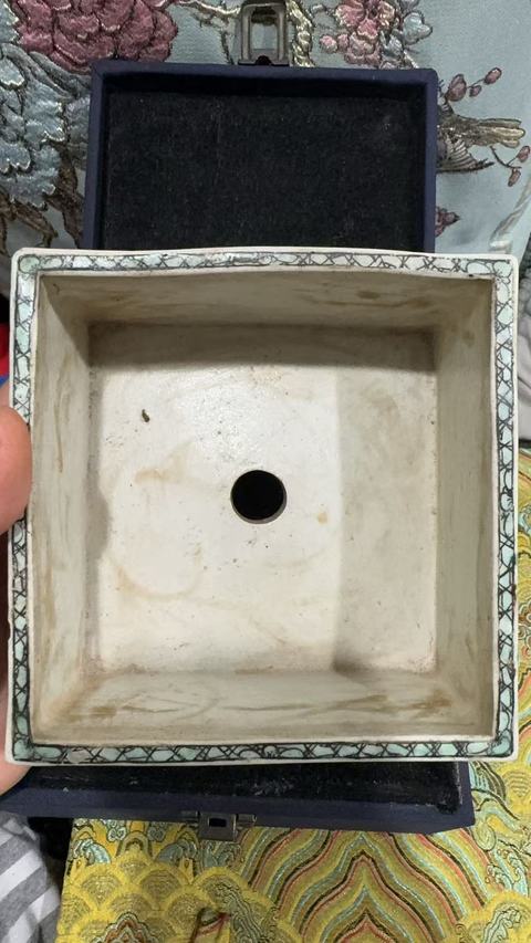 古玩陶瓷清晚期 素三彩花卉紋花盆真品鑒賞圖