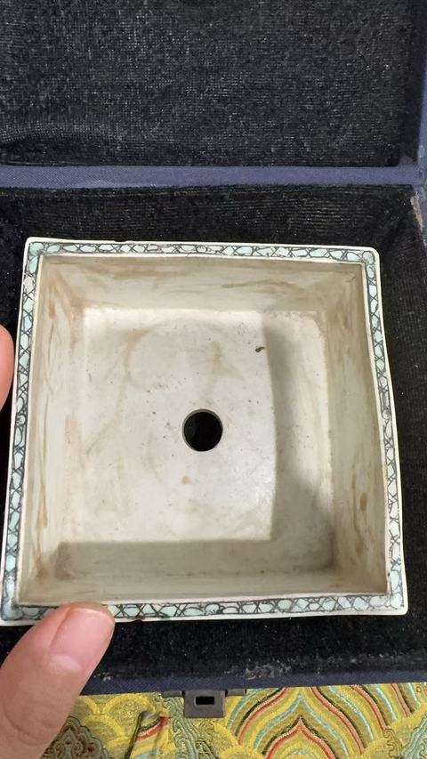 古玩陶瓷清晚期 素三彩花卉紋花盆真品鑒賞圖