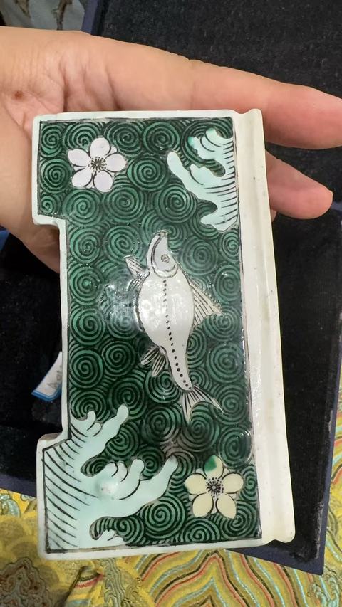 古玩陶瓷清晚期 素三彩花卉紋花盆真品鑒賞圖