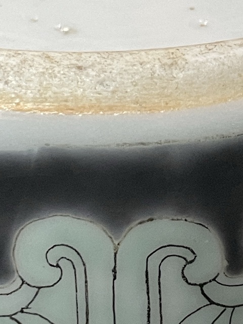 古玩陶瓷清晚期 紫地綠彩福壽連綿觀音瓶真品鑒賞圖