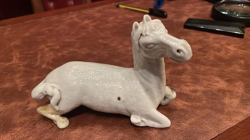 古玩陶瓷民國 白釉瓷塑馬真品鑒賞圖