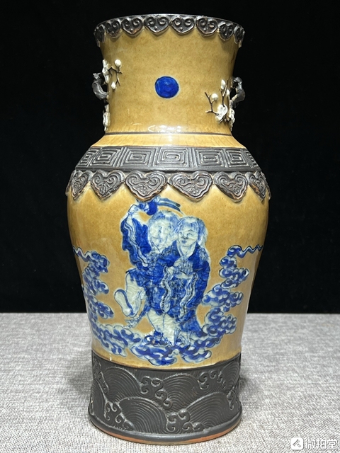 古玩陶瓷哥釉地鐵銹釉青花瓶真品鑒賞圖