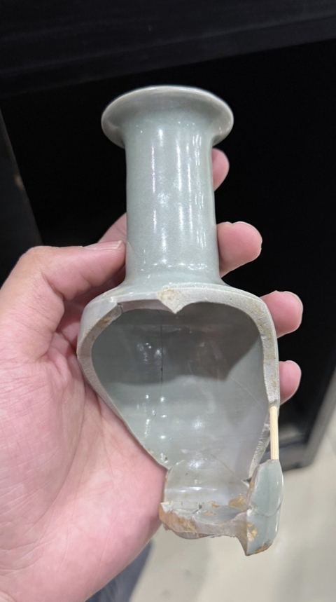 古玩陶瓷龍泉窯青釉紙槌瓶真品鑒賞圖