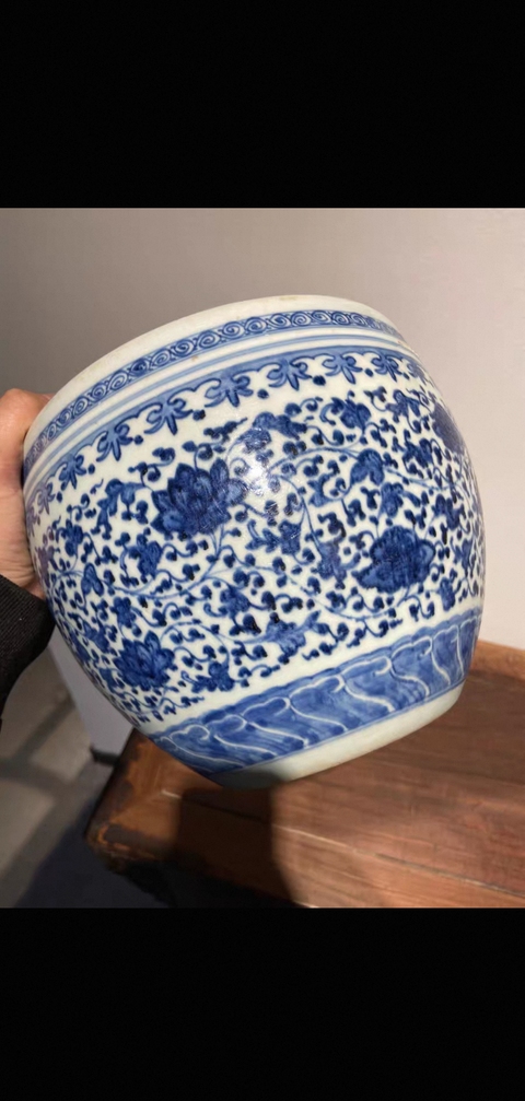 古玩陶瓷花卉紋青花缸真品鑒賞圖