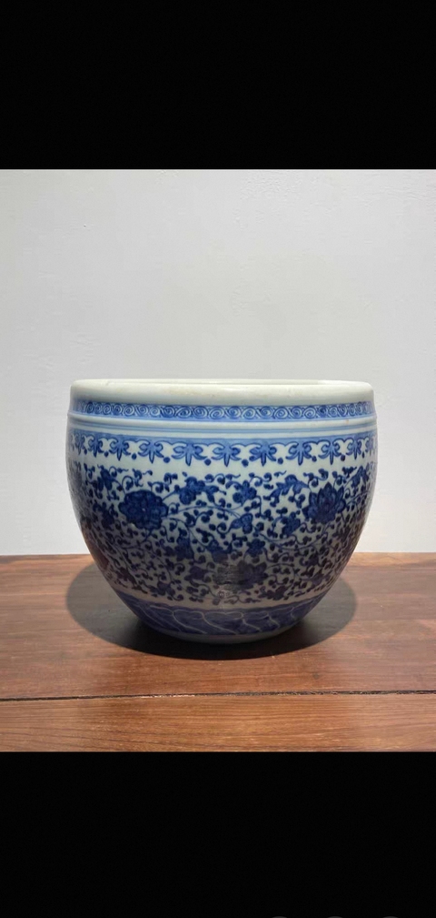 古玩陶瓷花卉紋青花缸真品鑒賞圖