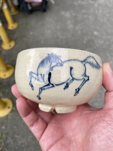 古玩陶瓷馬紋青花杯真品鑒賞圖