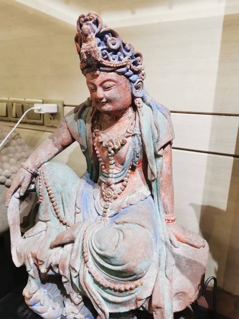 古玩雜項彩繪石刻菩薩像真品鑒賞圖