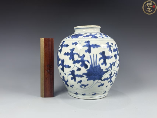 古玩陶瓷明晚期·青花纏枝蓮紋罐拍賣，當前價格0元