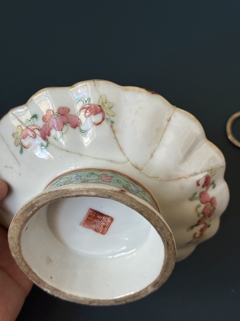 古玩陶瓷清·同治人物故事細路粉彩花口盤拍賣，當前價格950元