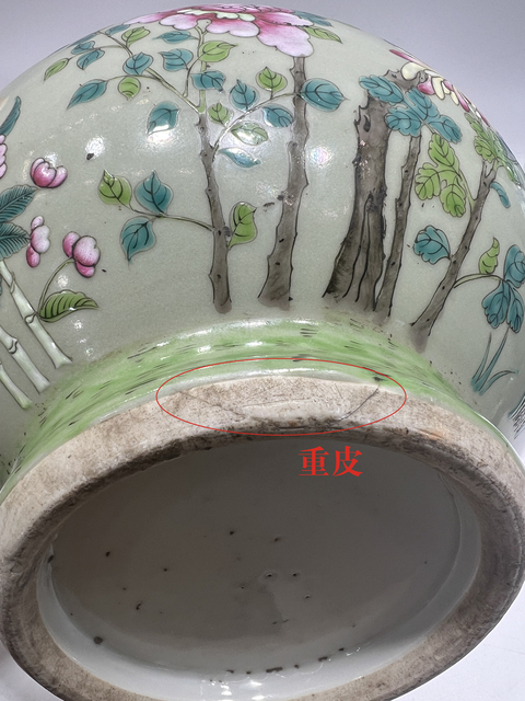 古玩陶瓷清中晚·豆青釉粉彩花卉紋天球瓶真品鑒賞圖