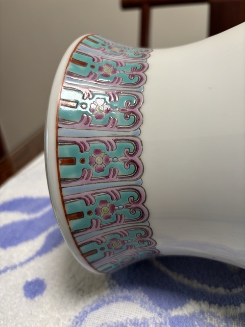 古玩陶瓷粉彩人物故事觀音瓶真品鑒賞圖