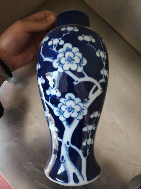 古玩陶瓷青花梅紋梅瓶真品鑒賞圖