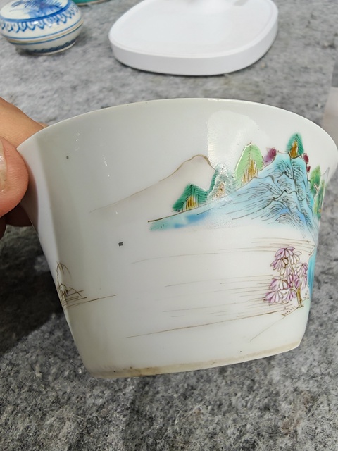 古玩陶瓷馬蹄型粉彩山水碗真品鑒賞圖