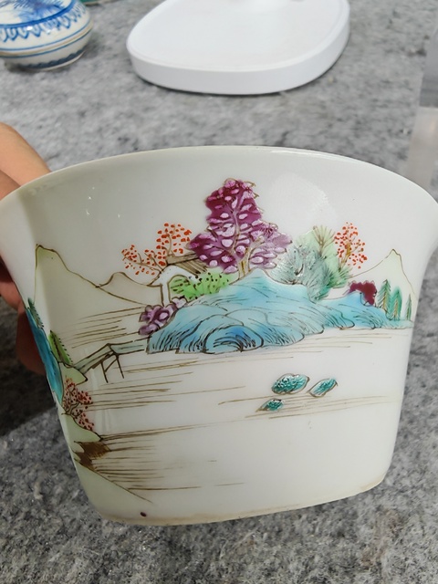 古玩陶瓷馬蹄型粉彩山水碗真品鑒賞圖
