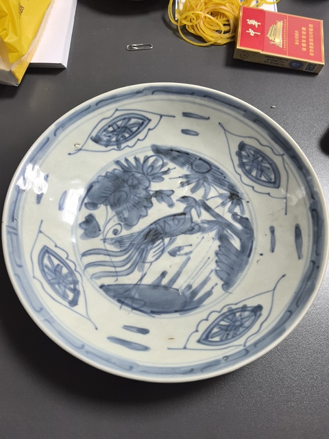 古玩陶瓷青花鳳穿牡丹盤真品鑒賞圖