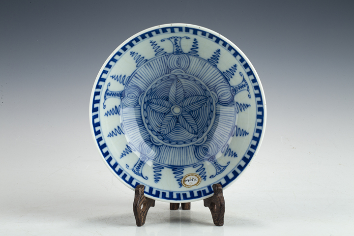 古玩陶瓷清中·“雍正年制”青花蓮瓣紋雞心碗真品鑒賞圖