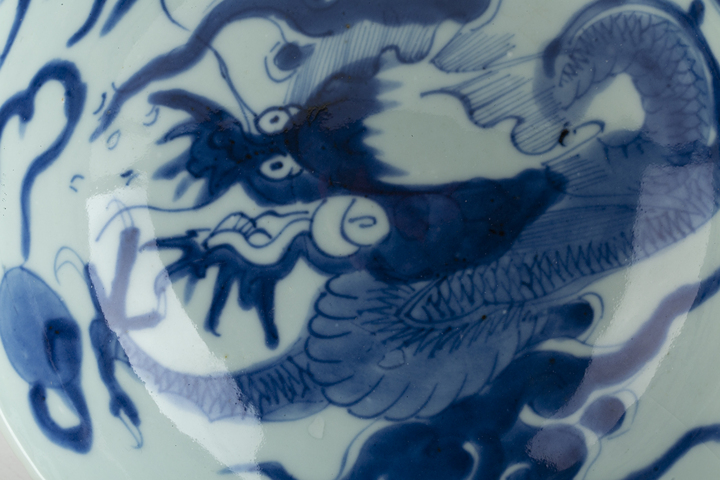 古玩陶瓷清雍乾·青花過墻龍紋碗拍賣，當(dāng)前價格388元