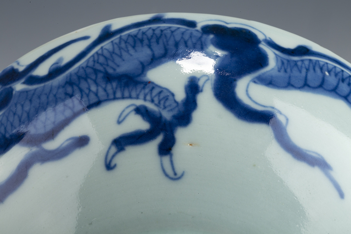 古玩陶瓷清雍乾·青花過墻龍紋碗拍賣，當(dāng)前價格388元