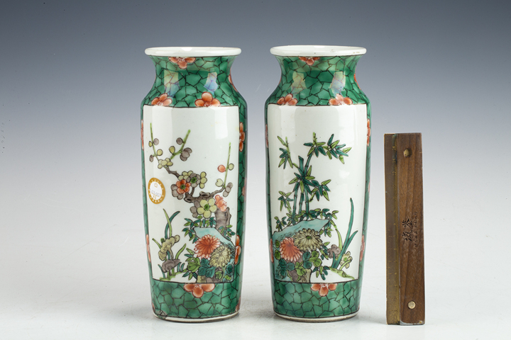 古玩陶瓷民國·五彩開窗梅蘭竹菊紋筒瓶
真品鑒賞圖