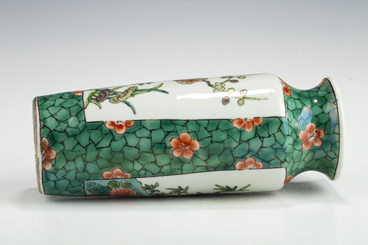 古玩陶瓷民國·五彩開窗梅蘭竹菊紋筒瓶
真品鑒賞圖