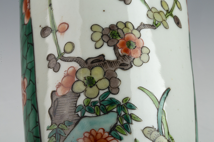 古玩陶瓷民國·五彩開窗梅蘭竹菊紋筒瓶
真品鑒賞圖