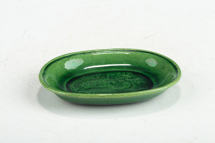 古玩陶瓷民國·綠釉暗刻龍紋小盤拍賣，當前價格213元