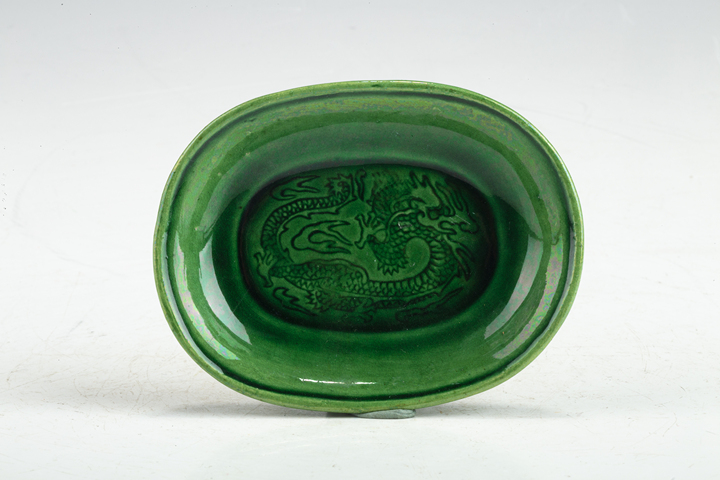 古玩陶瓷民國·綠釉暗刻龍紋小盤拍賣，當前價格213元