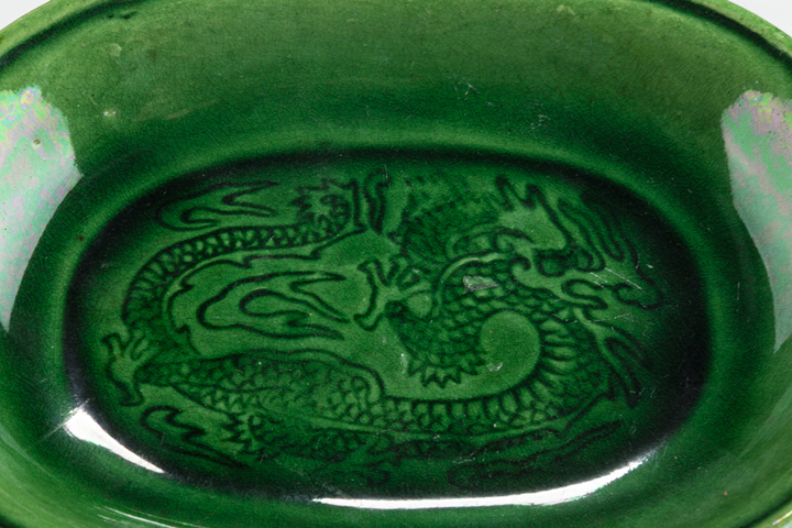 古玩陶瓷民國·綠釉暗刻龍紋小盤拍賣，當前價格213元