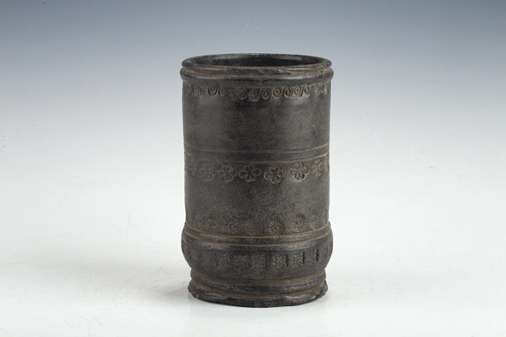 古玩銅器清代·黑陶印花筆筒真品鑒賞圖