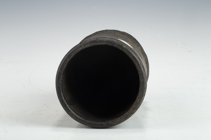 古玩銅器清代·黑陶印花筆筒真品鑒賞圖