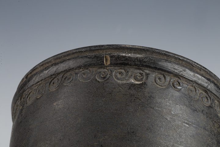 古玩銅器清代·黑陶印花筆筒真品鑒賞圖