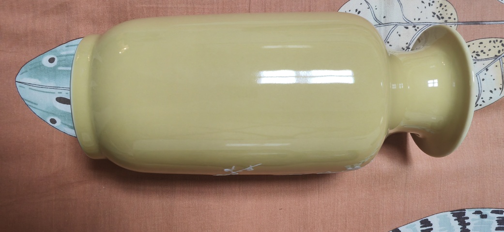 古玩陶瓷米黃釉堆白花鳥紋撇口瓶真品鑒賞圖