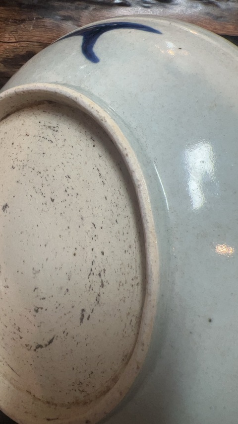 古玩陶瓷過墻龍紋青花盤真品鑒賞圖