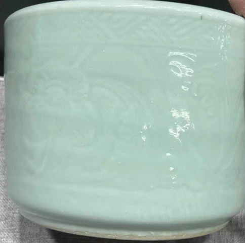 古玩陶瓷豆青釉暗刻花卉直筒爐真品鑒賞圖