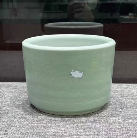 古玩陶瓷豆青釉暗刻花卉直筒爐真品鑒賞圖