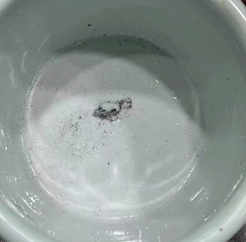 古玩陶瓷豆青釉暗刻花卉直筒爐真品鑒賞圖