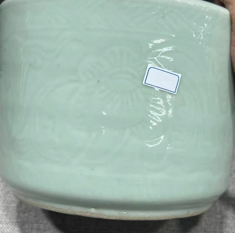 古玩陶瓷豆青釉暗刻花卉直筒爐真品鑒賞圖