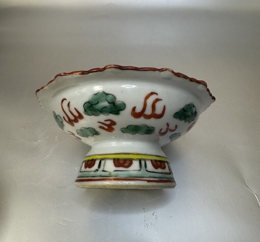 古玩陶瓷紅綠彩龍紋高足盤真品鑒賞圖