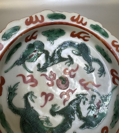 古玩陶瓷紅綠彩龍紋高足盤真品鑒賞圖