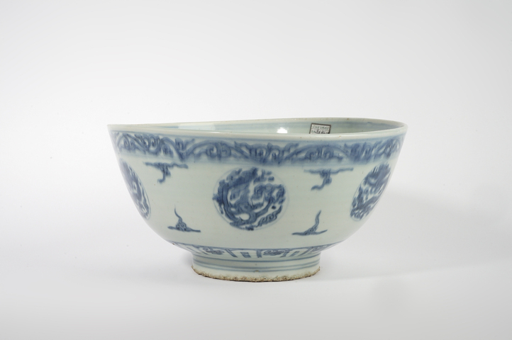 古玩陶瓷明晚期·青花團龍紋大碗真品鑒賞圖